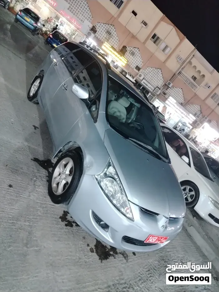 Mitsubishi Grandis 2009 photo 3
