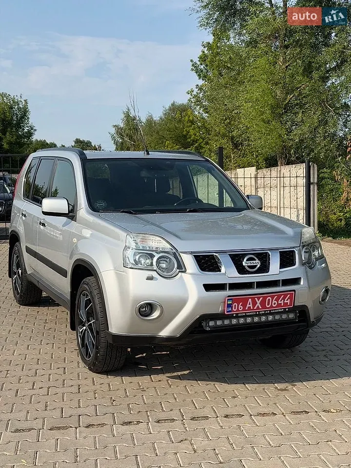 Nissan X-Trail 2010 photo 2