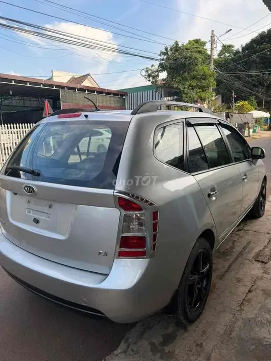 Kia Carens 2010 photo 4