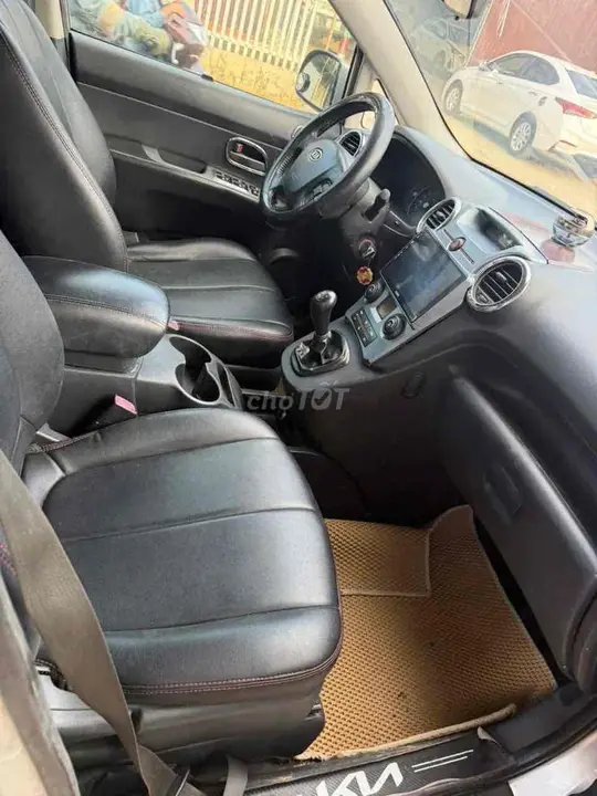Kia Carens 2010 photo 5