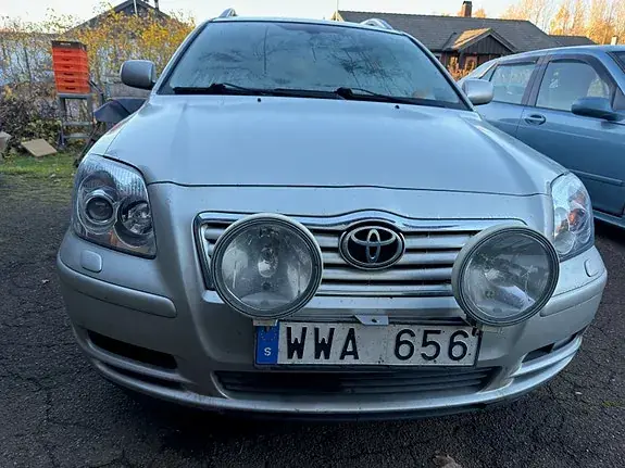 Toyota Avensis 2005 photo 2