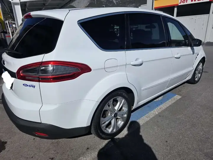 Ford S-Max 2012 photo 2