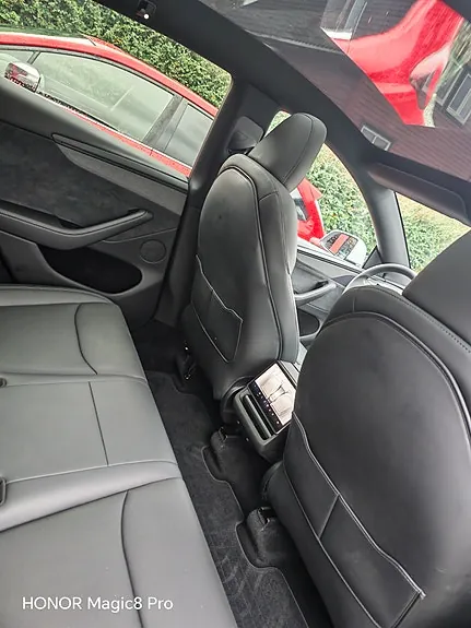 Tesla Model Y 2026 photo 5