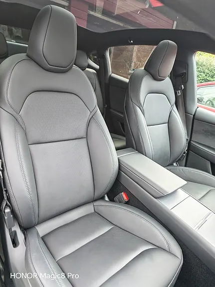Tesla Model Y 2026 photo 3