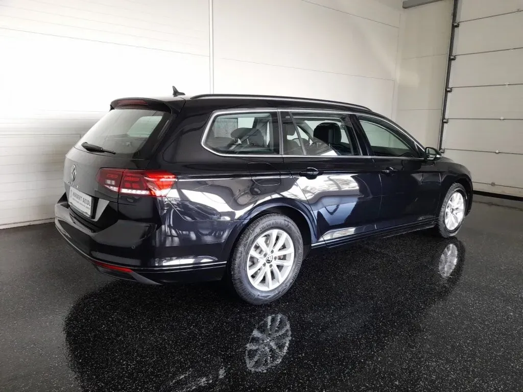 Volkswagen Passat 2023 photo 2