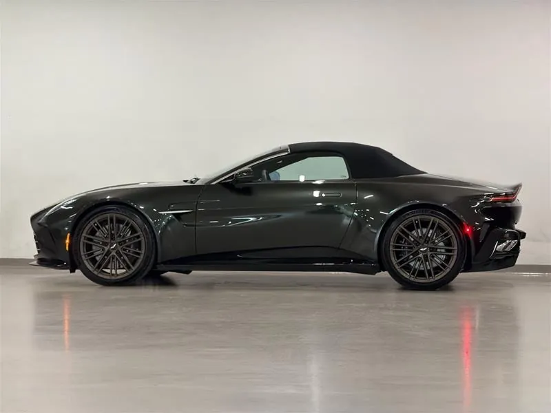 Aston Martin Vantage 2026 photo 4