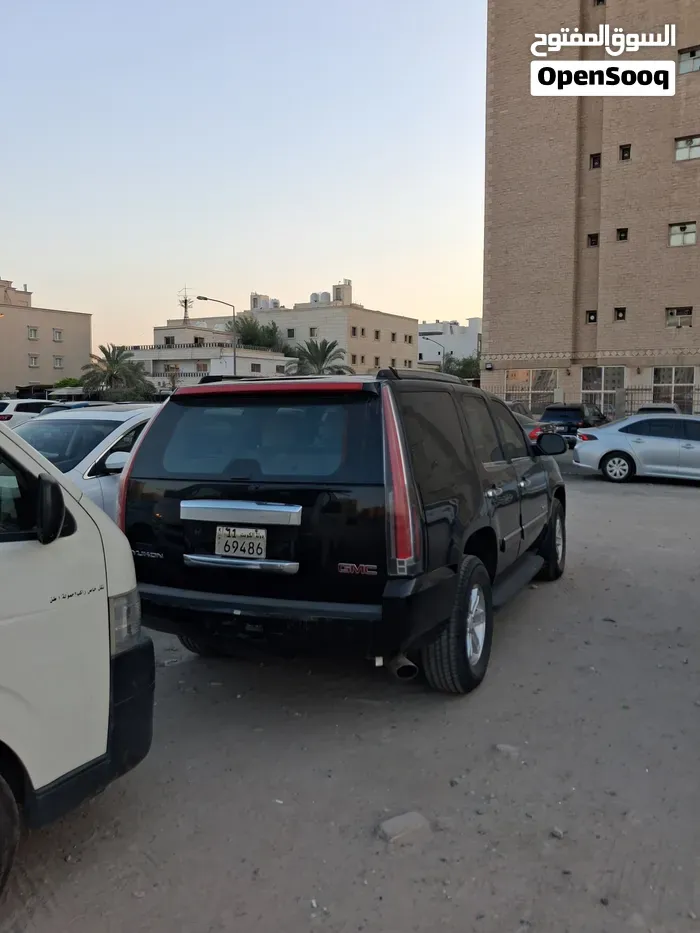 GMC Yukon 2014 photo 2