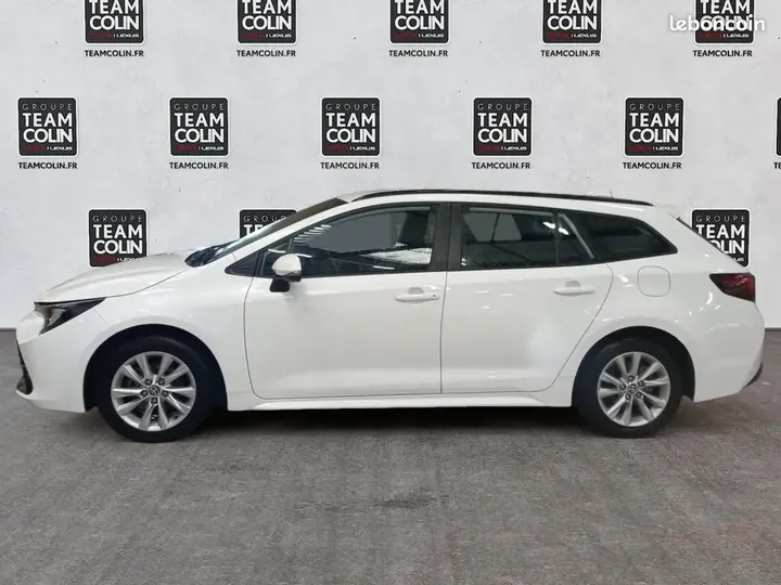 Toyota Corolla 2023 photo 2