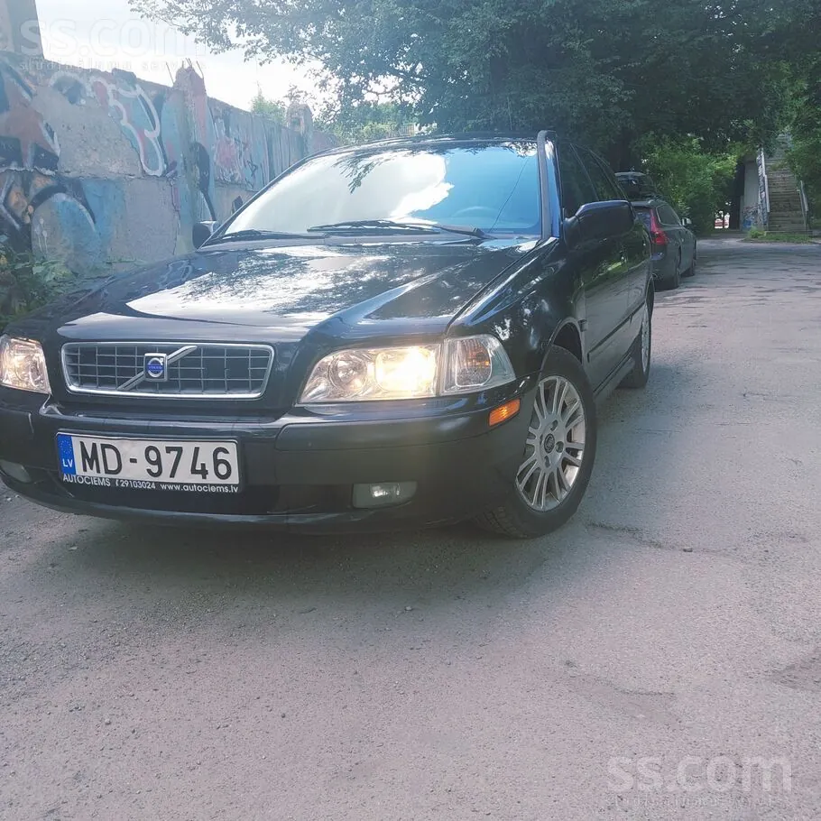 Volvo V40 2004 photo 2