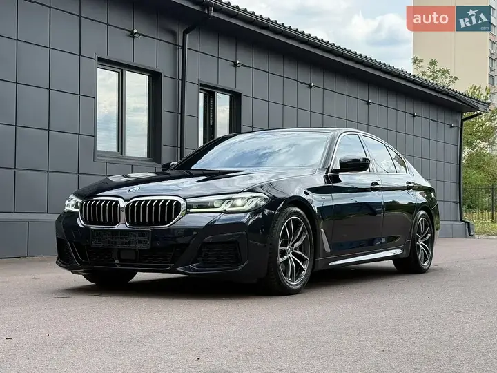 BMW 5 Series 2023 photo 2