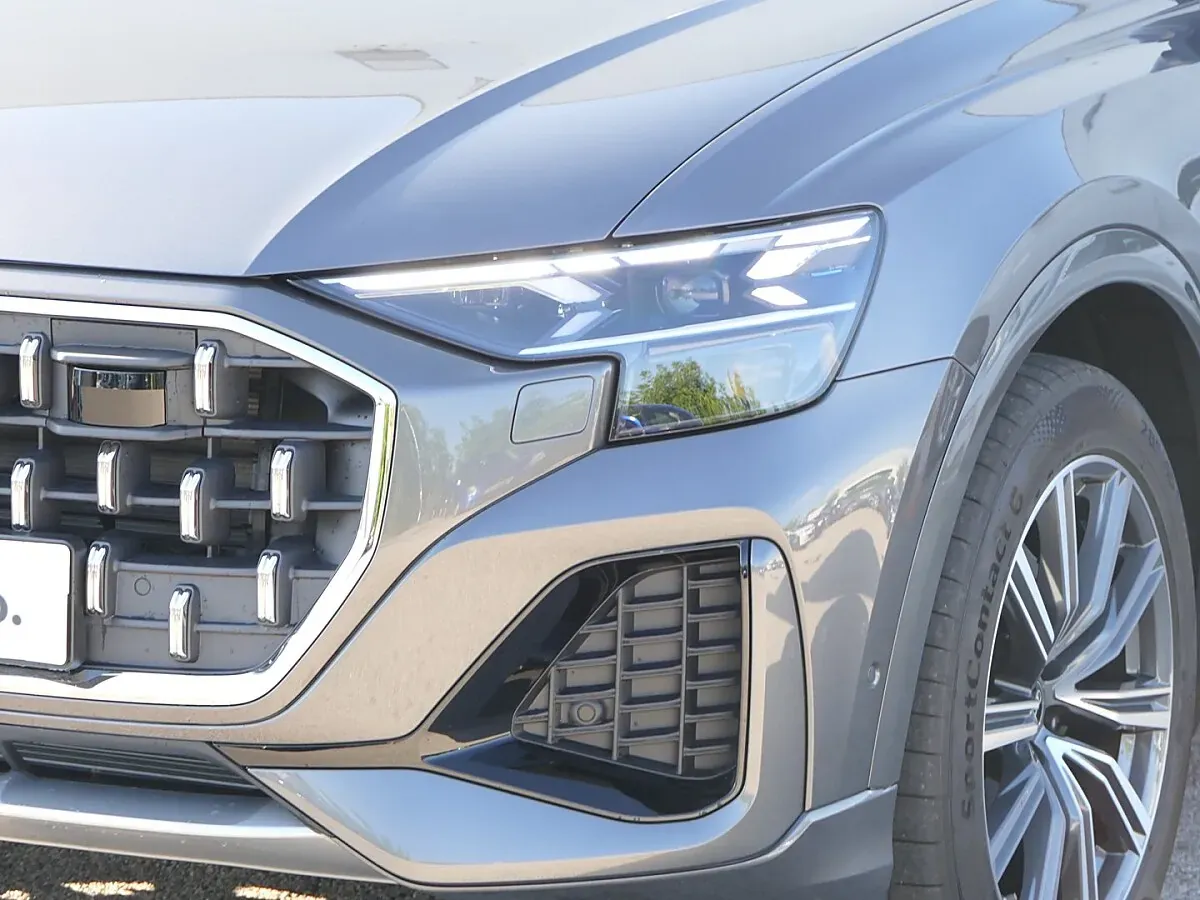 Audi Q8 2025 photo 2