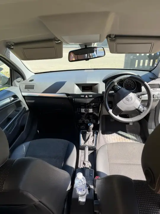 Vauxhall Astra 2010 photo 5