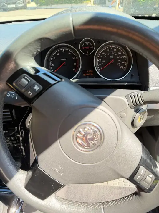 Vauxhall Astra 2010 photo 4