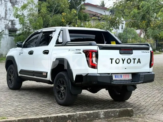 Toyota Hilux photo 3