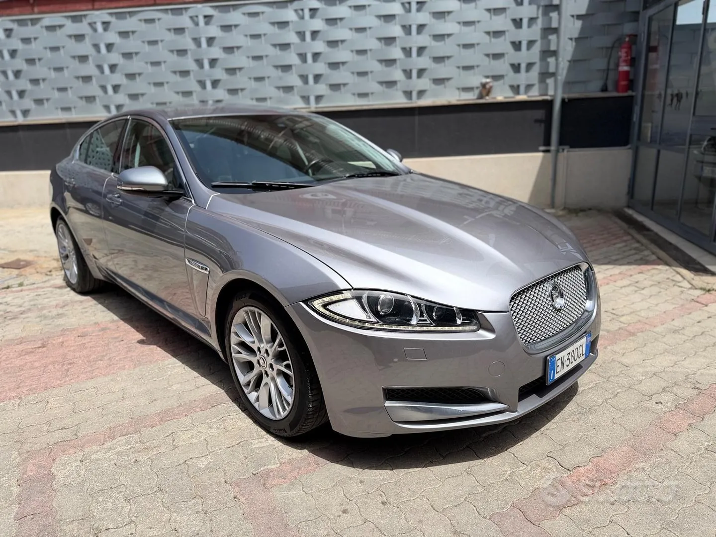 Jaguar Xf 2012 photo 3