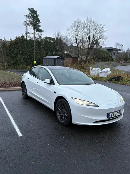 Tesla Model 3 2024 photo 4