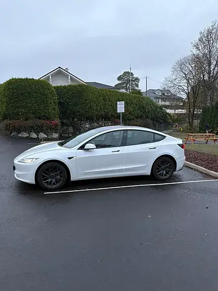 Tesla Model 3 2024 photo 3