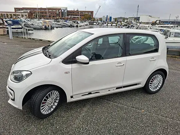 Volkswagen Up 2015 photo 3