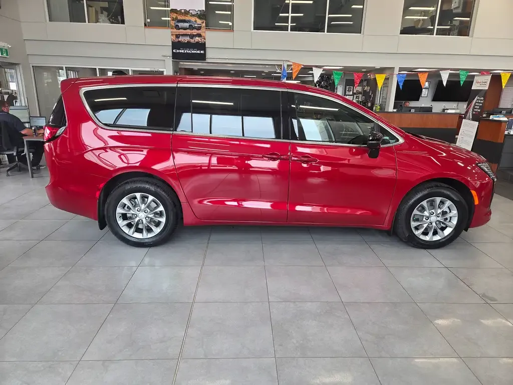 Chrysler Pacifica 2027 photo 3
