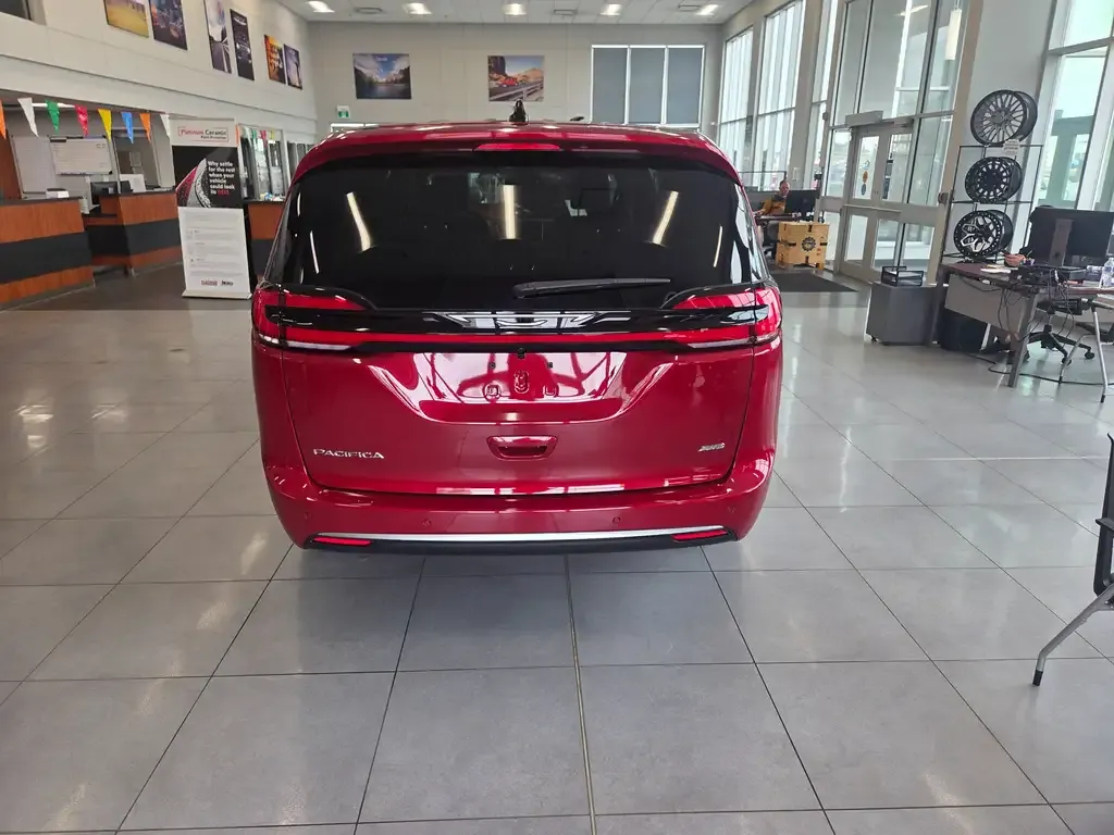 Chrysler Pacifica 2027 photo 5