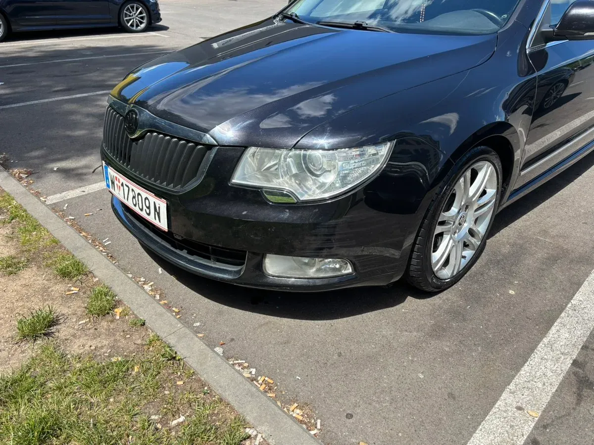 Skoda Superb 2010 photo 3