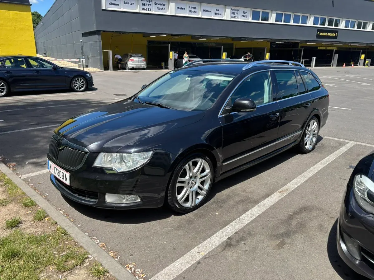 Skoda Superb 2010 photo 2
