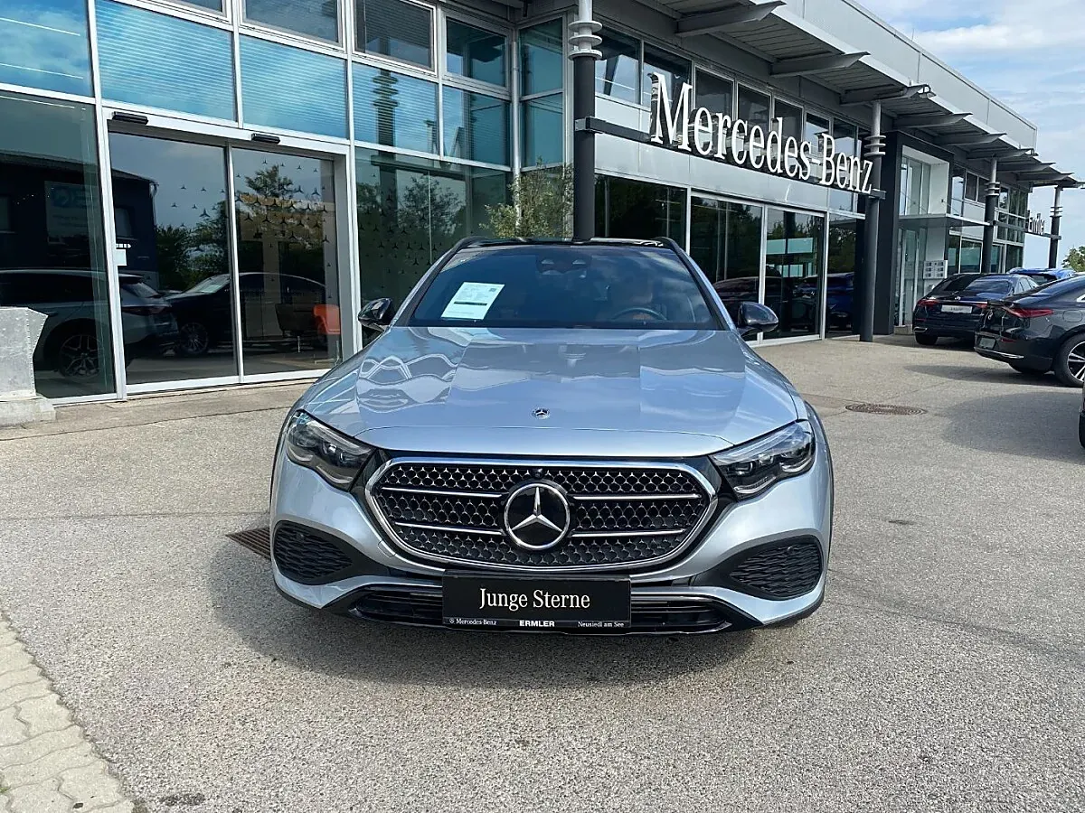 Mercedes-Benz E-Class 2024 photo 3