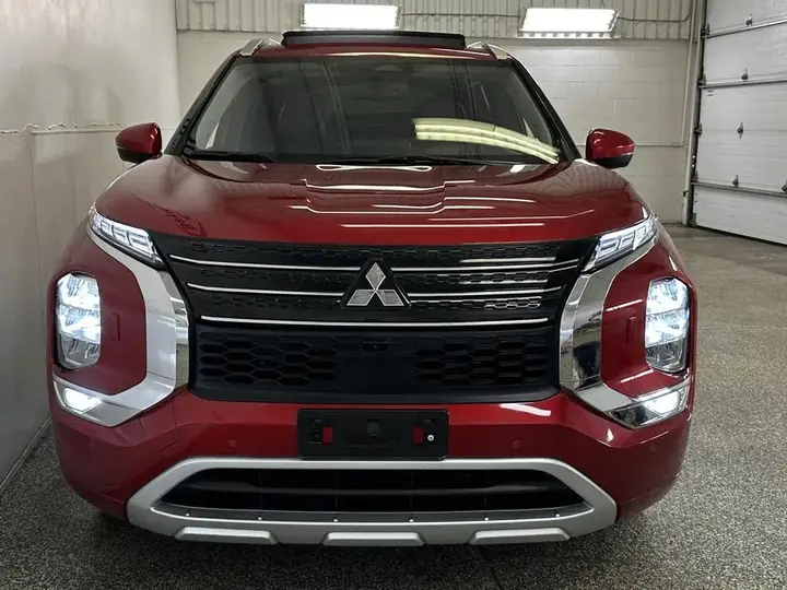 Mitsubishi Outlander 2024 photo 2