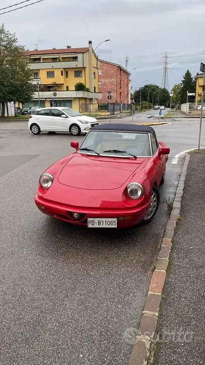 Alfa Romeo Duetto 1993 photo 4