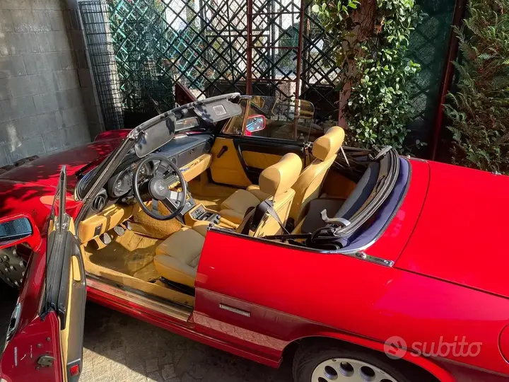 Alfa Romeo Duetto 1993 photo 2