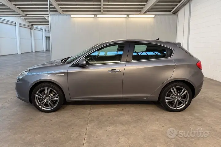 Alfa Romeo Giulietta 2014 photo 5