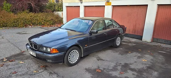 BMW 523I