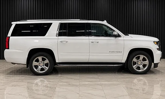 Chevrolet Suburban 2018 photo 3