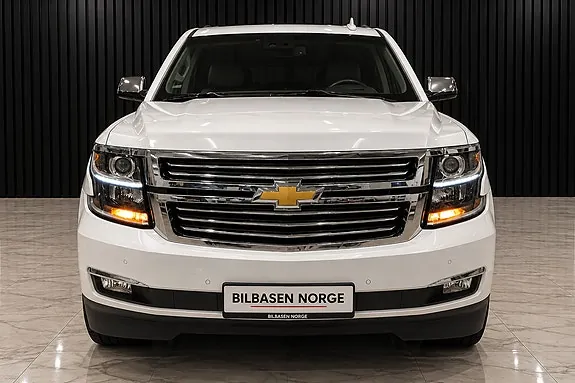 Chevrolet Suburban 2018 photo 2