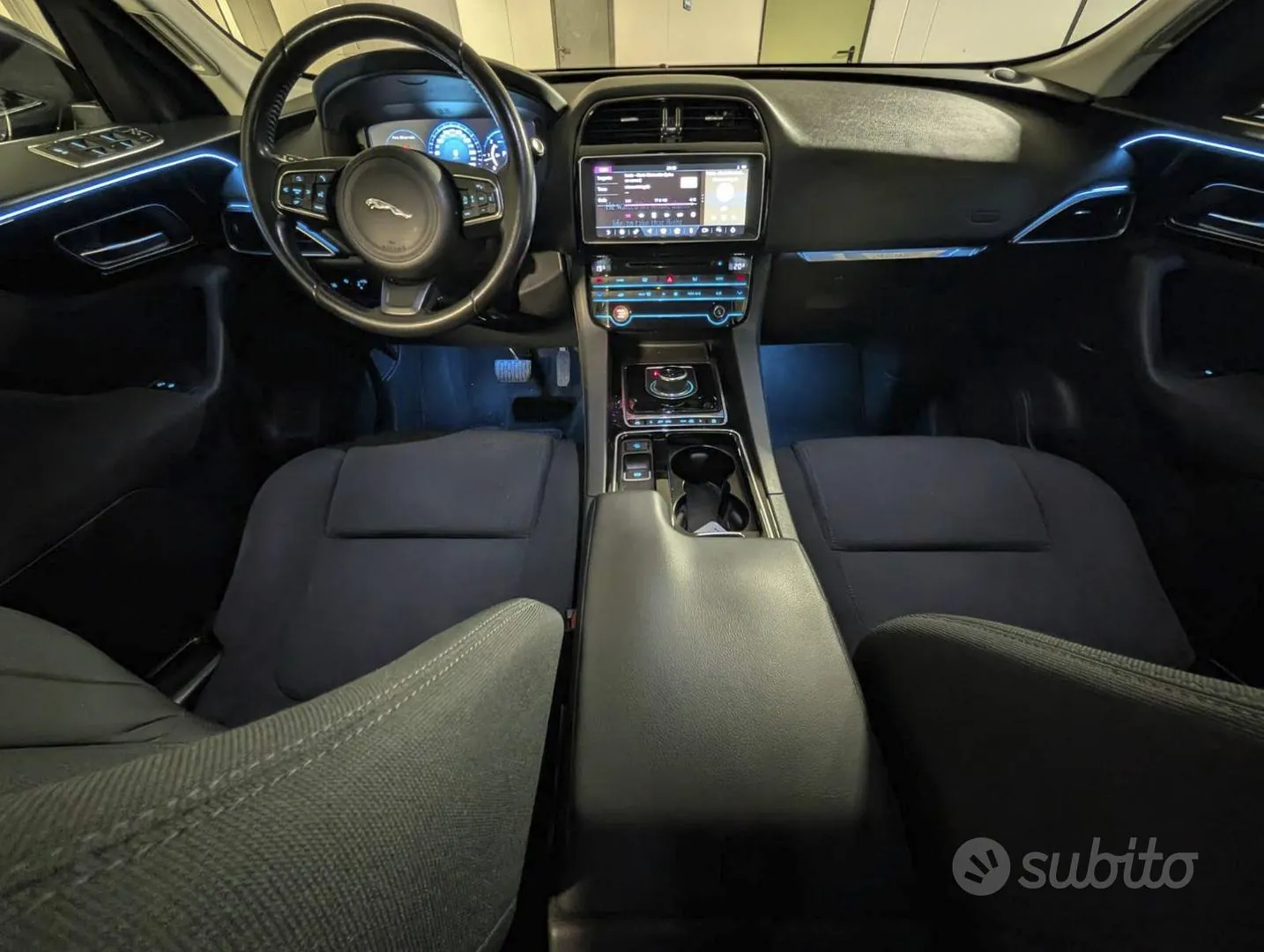 Jaguar F-Pace 2017 photo 2