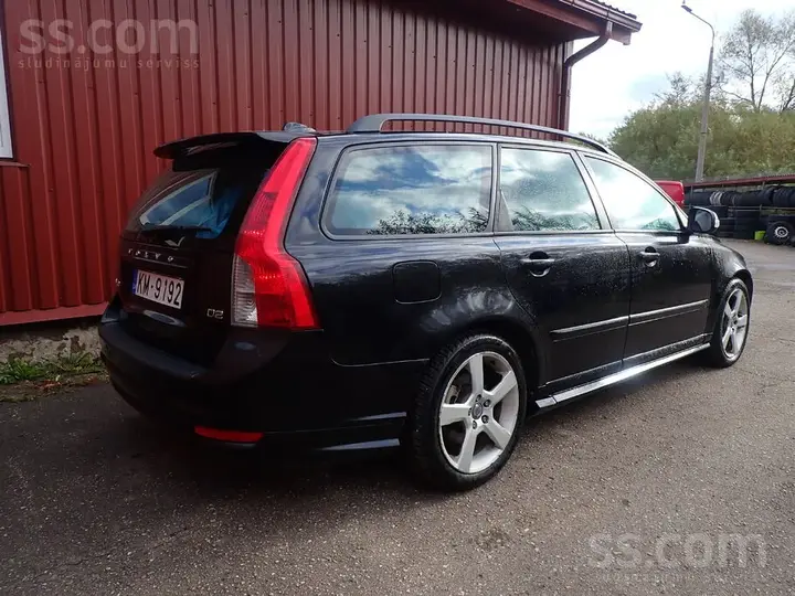 Volvo V50 2011 photo 2
