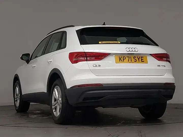 Audi Q3 2021 photo 2