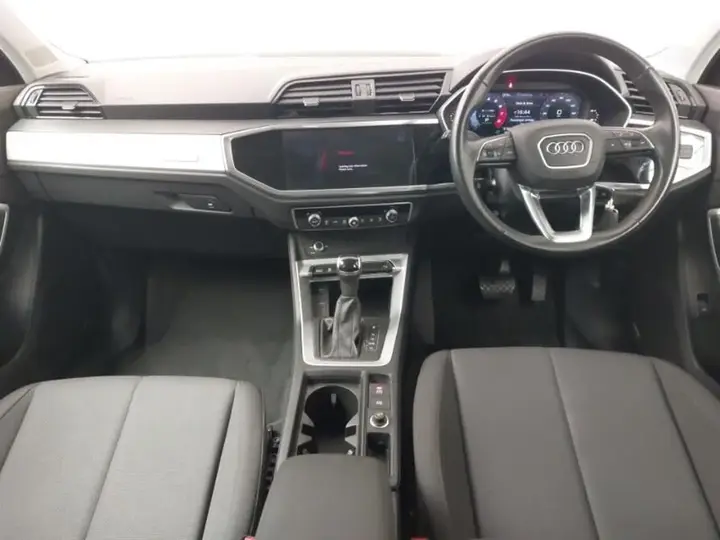 Audi Q3 2021 photo 3