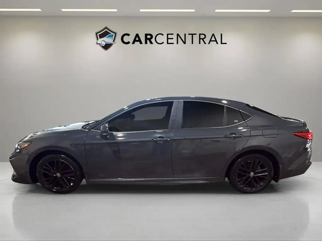 Toyota Camry 2025 photo 2