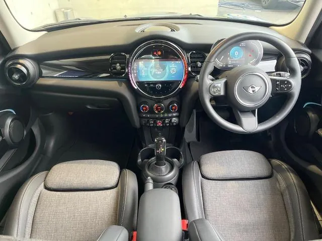 Mini Cooper D 2023 photo 2