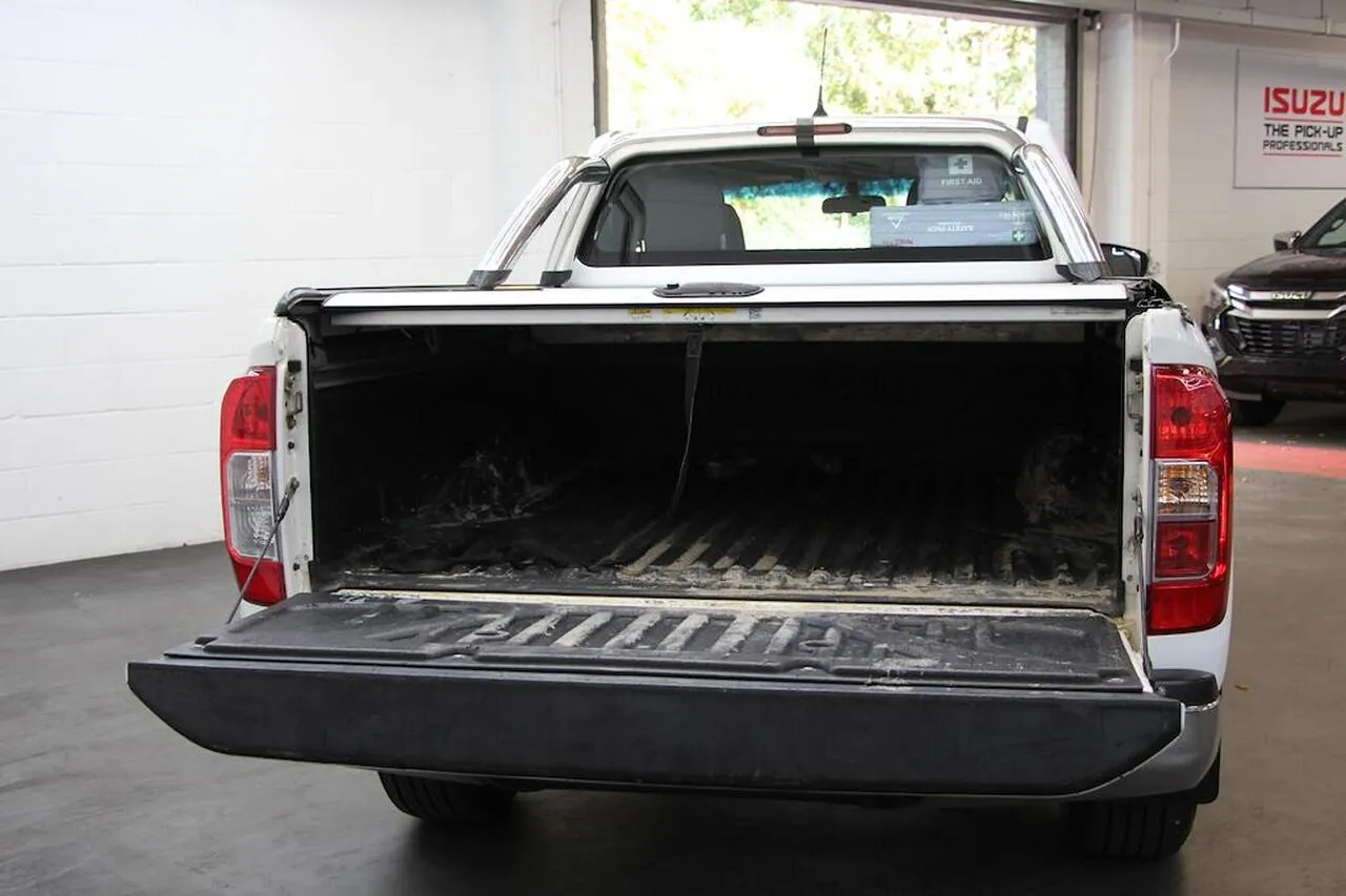 Nissan Navara 2016 photo 2