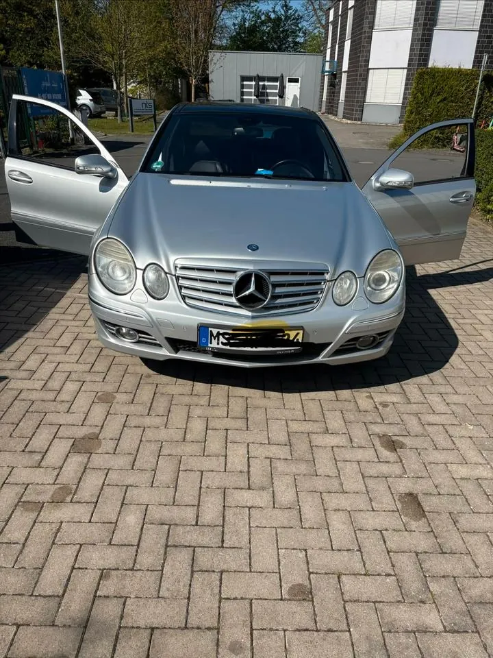 Mercedes-Benz E200