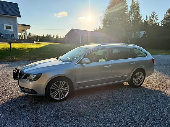 Skoda Superb 2014 photo 2