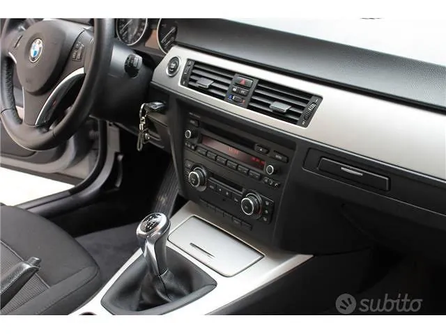 BMW 3 Series 2011 photo 3