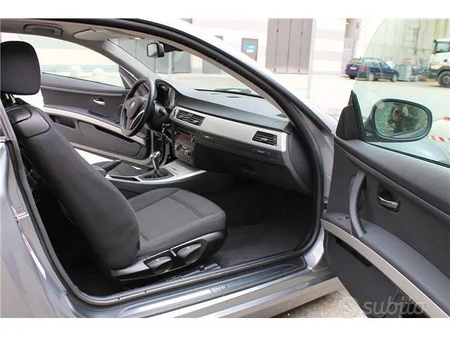 BMW 3 Series 2011 photo 4
