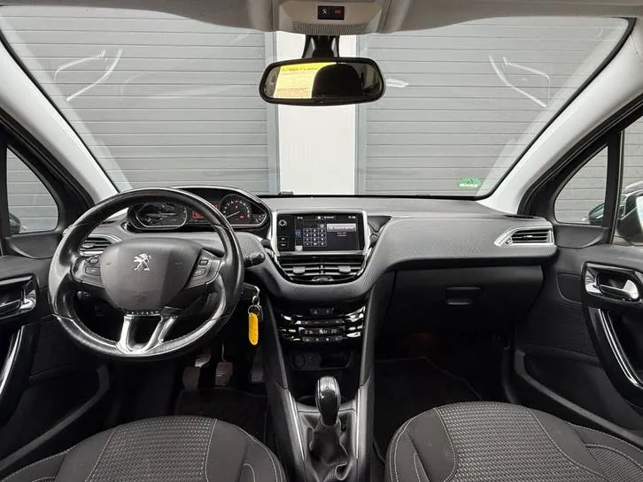 Peugeot 208 2016 photo 3