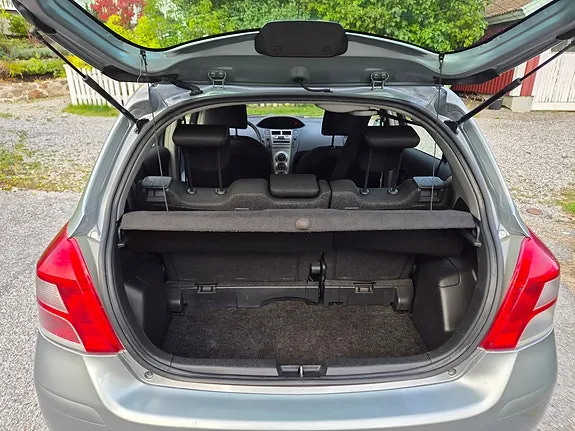 Toyota Yaris 2010 photo 2