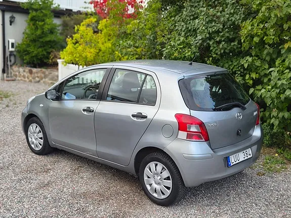 Toyota Yaris 2010 photo 3