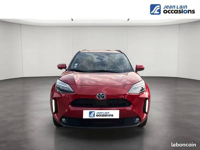 Toyota Yaris 2023 photo 2