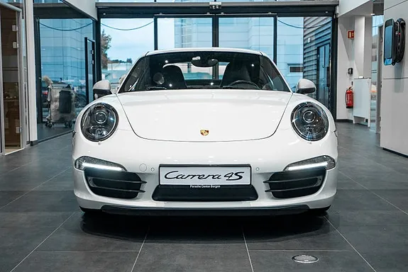 Porsche 911 Carrera 4S 2013 photo 2